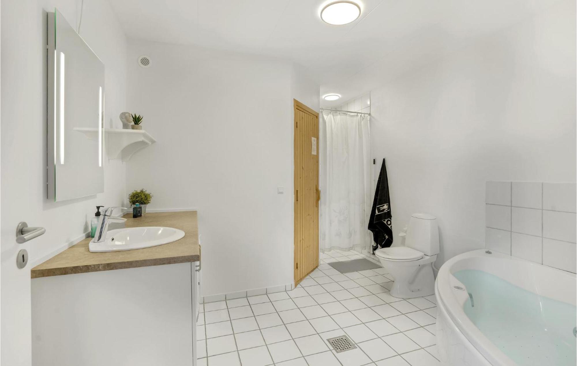 Amazing Home In Hvide Sande With Wifi Bjerregard Exterior photo