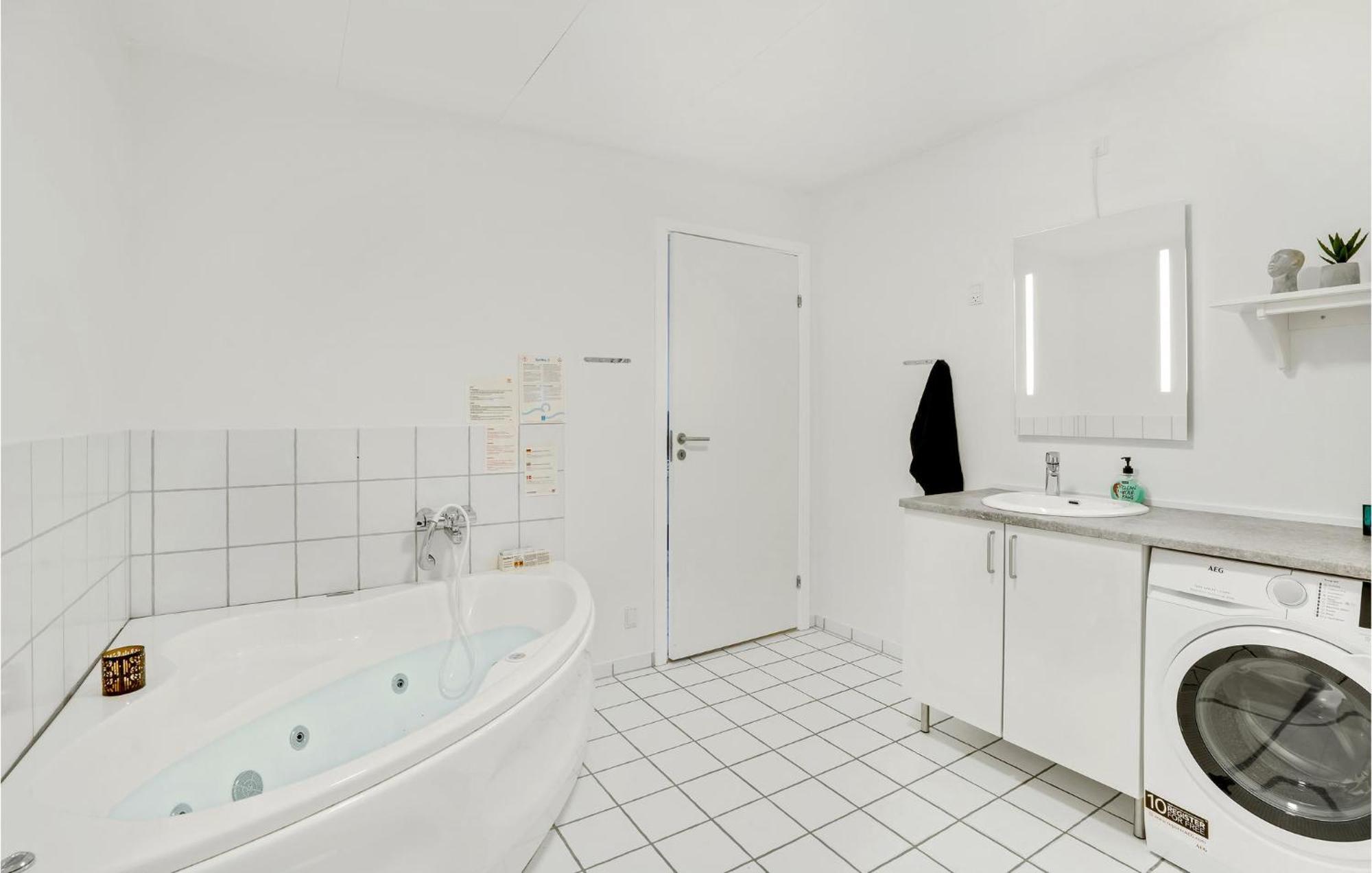 Amazing Home In Hvide Sande With Wifi Bjerregard Exterior photo